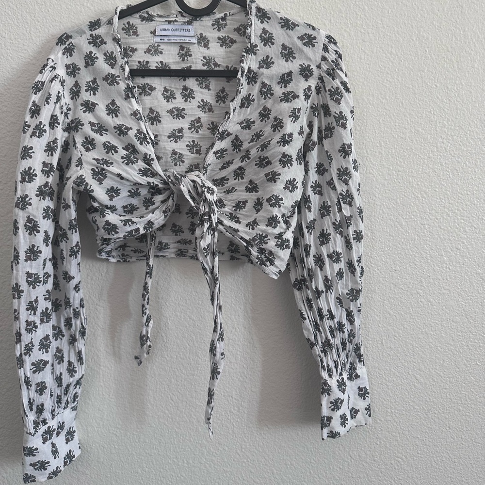 Urban outfitters top with puffy sleeves